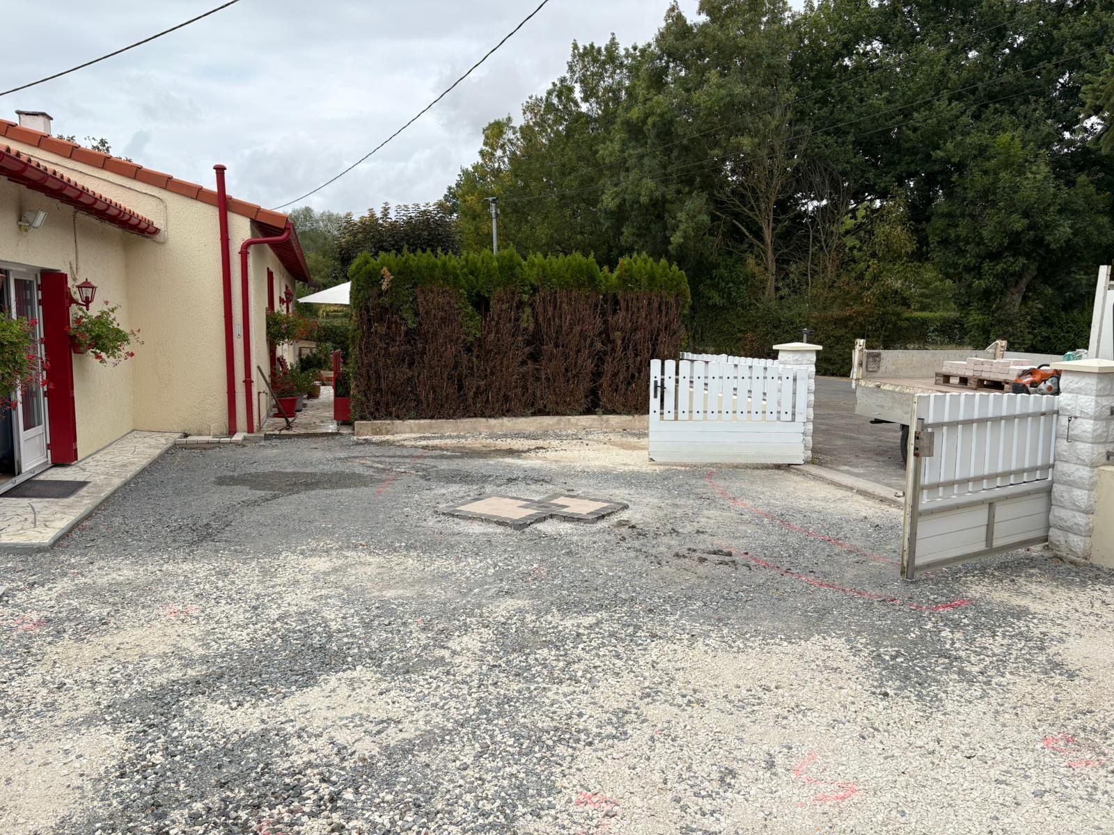 Allée en enrobé à chaud pour une maison neuve à Surgères