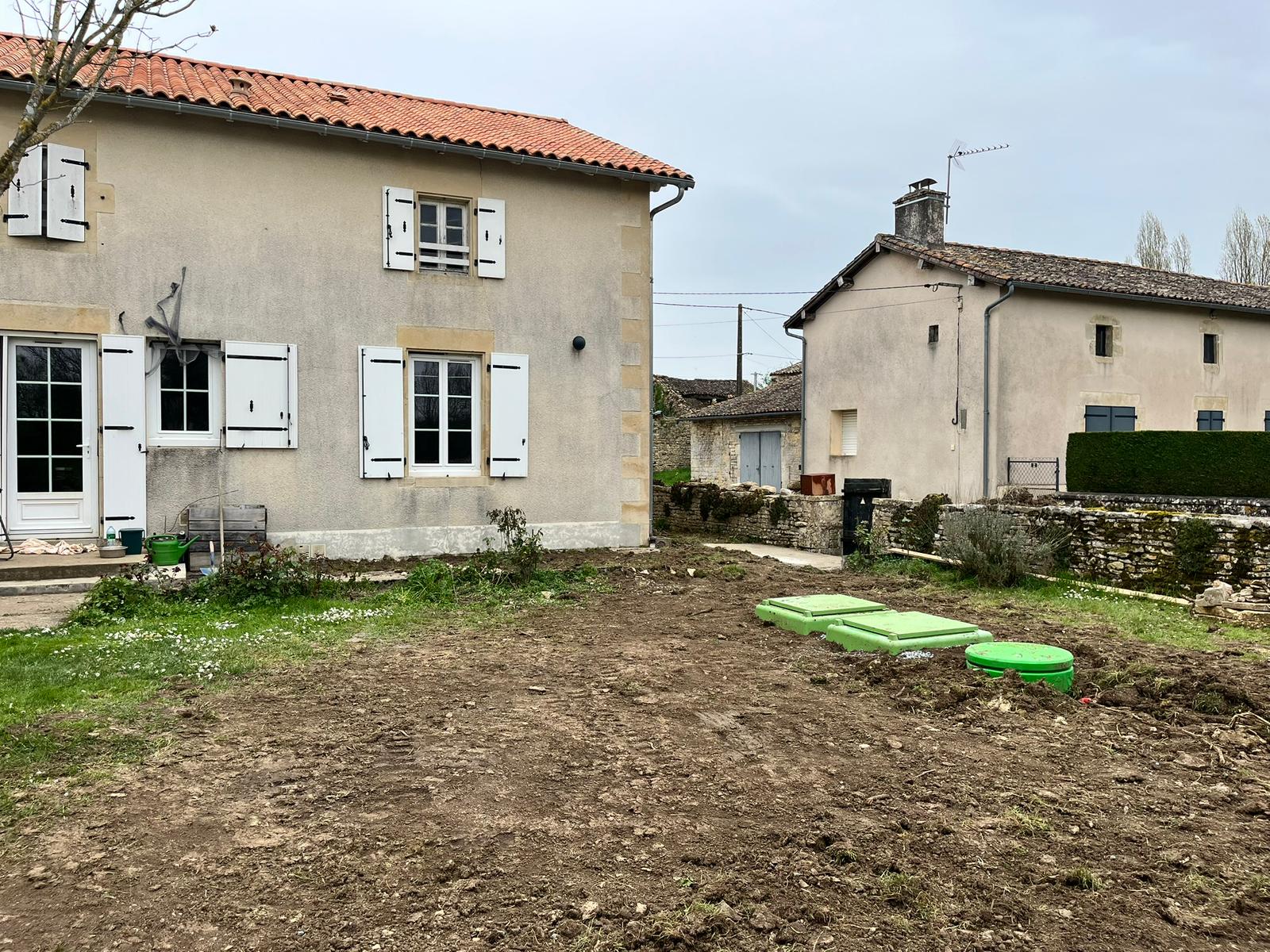 Raccordement au tout-à-l'égout d'une longère à Esnandes
